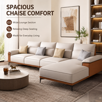 Sofá Seccional en Forma de L de Dos Tonos Crema con Chaise Longue y Detalles Dorados para Sala de Estar, Hotel, Apartamento, Salón