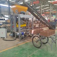 Machine à fabriquer des briques QT4-24 pour la construction, machine à fabriquer des pavés, des bordures, des briques emboîtables, un mélangeur, un convoyeur, une palette, une machine à fabriquer des briques en Tanzanie