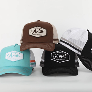 Gorra de béisbol trucker de malla con rayas en blanco, de alta calidad, personalizada, de 5 paneles, con visera curva y logotipo bordado con aplique. - Product Image 1