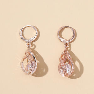 Pendientes de Botón Clásicos de Alta Gama en Aleación, Chapados en Oro de 10K, Unisex, Nuevo Estilo, Regalo para Novia, Accesorios para Orejas, Marca Mairi - Product Image 2