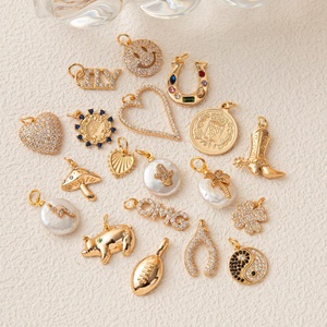 Boutique Zircon de Luxe | Pendentifs Pavés en Oxyde de Zirconium Placés Or 18K en Laiton | Pendentifs Fer à Cheval, Ballon de Foot, Cœur Bottillon, Patte de Lapin, Champignon - Product Image 2