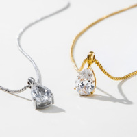 YF6403 Collar de Moda con Colgante de Lágrima de Circonita Cúbica y Cadena Fina de Acero Inoxidable Bañado en Oro de 18K para Mujer