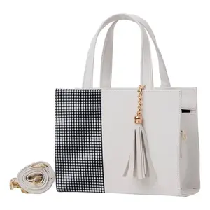 Sac bandoulière vintage Pretty Dora en similicuir blanc avec fermeture éclair et pompon, pour une utilisation quotidienne toute saison - Product Image 1