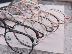 Kacamata baca modis bingkai optik persegi Titanium uniseks tingkat tinggi keahlian pabrik kacamata grosir biaya grosir - Product Image 6