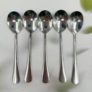 Série de cuillères ovales en acier inoxydable 601, Louche à soupe en acier inoxydable à long manche pour usage domestique, Cuillère épaissie, Service de table - Product Image 2