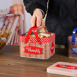 Cesta de picnic metálica con asa, diseño a cuadros rojos, etiqueta de agradecimiento, caja de almacenamiento metálica para regalos y aperitivos - Product Image 5