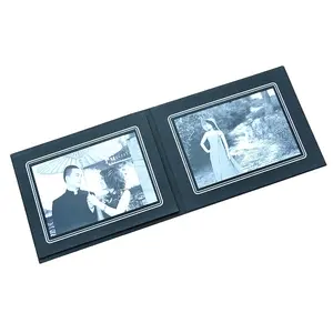 Lámina personalizada de fábrica en relieve Kraft cartón rígido foto impresiones folio soporte con tablero de estera