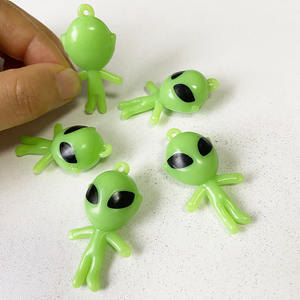 Mini figuritas de alienígena de plástico que brillan en la oscuridad, juguetes expendedores para decoración de fiestas y pasteles, juguetes y estructuras al aire libre - Product Image 3