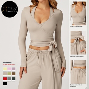 Set Sportivo da Donna in 3 Pezzi - Top Sportivo con Schiena Scoperta e Leggings ad Asciugatura Rapida per Corsa e Pilates, Set Yoga Personalizzabile Disponibile - Product Image 2