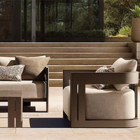 Ensemble de canapés d'extérieur modernes en aluminium avec coussins en tissu, chaise longue, ottoman et table basse pour hôtel, jardin, patio, cour.