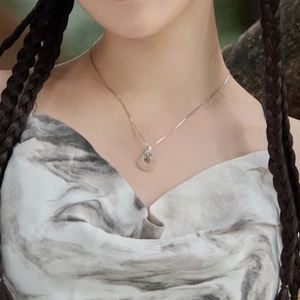 Collares con Colgante de Jade Hetian en Plata S925, Diseño Minimalista y Elegante Estilo Chino, para Mujeres y Niñas, Marca Dylam - Product Image 3