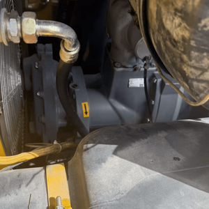 Compresseur d'air à vis diesel Atlas Copco XAS 125 d'<span class=keywords><strong>occasion</strong></span>, moteur CAT, 7 bars, 6,5 m/min, portable, refroidi par eau, pour l'exploitation minière et la construction - Product Image 4