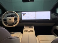 SUV électrique LI I6 2024, sièges en cuir automatiques, pneus R20, direction à gauche, caméra arrière 360°, toit ouvrant, phares LED, 8 airbags, éclairage