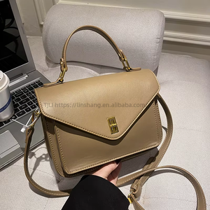 Hot Selling High Quality Classic Women's Handbag Buckle Versatile Single Shoulder Mailman Bag Factory Direct Sales - Product Image 5