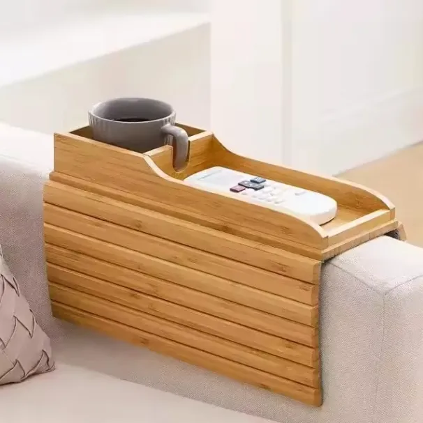 Bandeja de braço de sofá de madeira de bambu dobrável, mesa para armazenar bebidas e lanches com controle remoto ou suporte de telefone para apoio de braço de sofá