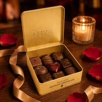Boîte en étain dorée avec logo personnalisé en relief, boîte à chocolat carrée de luxe, emballage en métal de qualité alimentaire, boîte de rangement pour bonbons et cadeaux