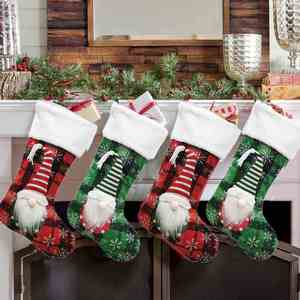 Sacs cadeaux de Noël personnalisés avec poupée sans visage de dessin animé, chaussettes de Noël personnalisables en tissu écossais à carreaux pour décoration de fêtes - Product Image 2