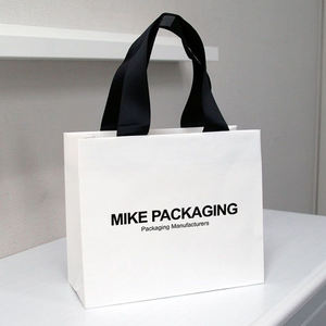 ถุงกระดาษช้อปปิ้งแบบกำหนดเองได้สำหรับใส่ผ้าพันคอเสื้อผ้ามีลวดลายหลากสีย่อยสลายได้ตามต้องการ - Product Image 2