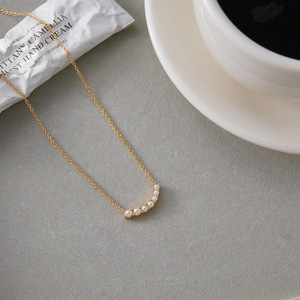 จี้รูปหน้ายิ้มประดับมุก ทอง 18K สแตนเลสสตีล เกรด AA สร้อยคอมุกสำหรับใส่ทุกวัน ดีไซน์ทรงเรขาคณิตแบบหนามเตย - Product Image 2