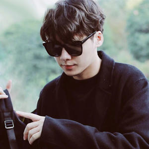 Nouvelles Lunettes de Soleil Polarisées Tendance Monture Carrée Rétro Unisexe en Plastique Noir Protection UV400 Type 3 Verres PC 002 - Product Image 2