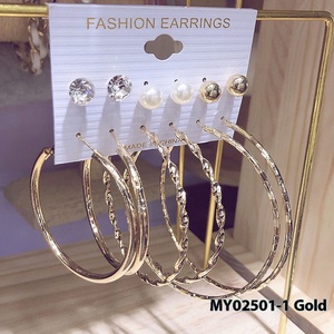 <span class=keywords><strong>Orecchini</strong></span> a cerchio grandi alla moda da donna alla moda Color oro <span class=keywords><strong>argento</strong></span> grandi <span class=keywords><strong>orecchini</strong></span> geometrici a forma di C da 6 paia/<span class=keywords><strong>set</strong></span> - Product Image 6
