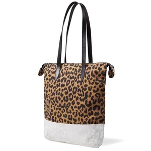 Sac à main imprimé léopard réutilisable à la mode avec logo personnalisé, sac fourre-tout unisexe en coton imprimé léopard, sac à main imprimé shopping - Product Image 3
