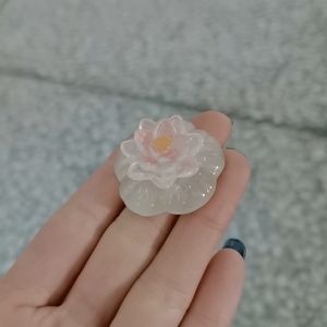 100 Piezas de Flores de Loto Rosadas Planas de Resina para Lazos de Pelo, Adornos para Joyería, Decoración de Teléfonos y Manualidades - Product Image 3