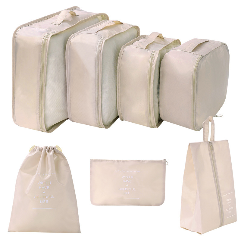 Conjunto beige de 7 piezas.