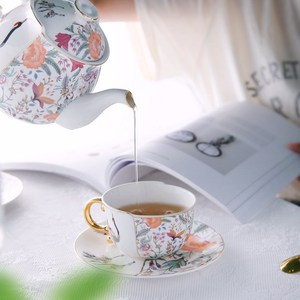 Juego de Tazas y Platos de Cerámica de Forma Irregular de Inspiración China, Vajilla de Cerámica Floral para Servir Té en la Tarde - Product Image 4