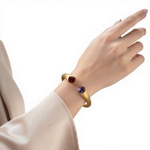 Bracelet en argent 925 plaqué or avec améthyste, vente en gros, unisexe/hommes/femmes, serti géométrique, design minimaliste unique, par UM Jewelry - Product Image 2