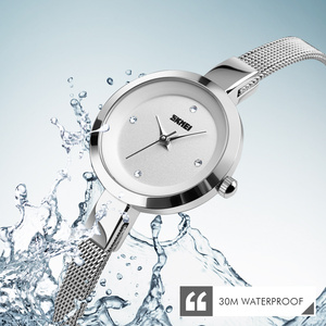 <span class=keywords><strong>Montre</strong></span> fine pour <span class=keywords><strong>femme</strong></span> SKMEI 1390, analogique à quartz, <span class=keywords><strong>bracelet</strong></span> en acier inoxydable, étanche, avec cadran en verre - Product Image 3