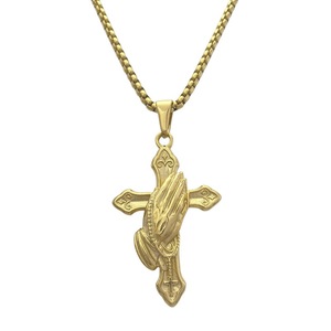 Collar con Colgante de Cruz y Manos en Oración, Diseño Único, Acero Inoxidable Dorado, Joyería de Moda - Product Image 1