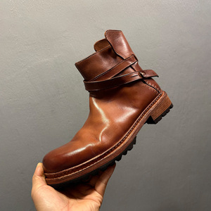 Bottes Chelsea en cuir souple de style britannique pour hommes - Bottines courtes souples fabriquées à la main avec boucle de ceinture en cuir, chaussures Martin - Product Image 1