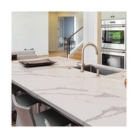 Cuisine coupée à la taille Quartz artificiel marbre granit pierre Carrara blanc Calacatta vanité Quartz comptoir avec veines grises