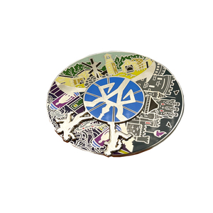 Spilla da bavero professionale personalizzata da uomo, con <span class=keywords><strong>stampa</strong></span> serigrafica, in metallo, placcata oro, smalto duro, a tema 'Run in Cities' - Product Image 1