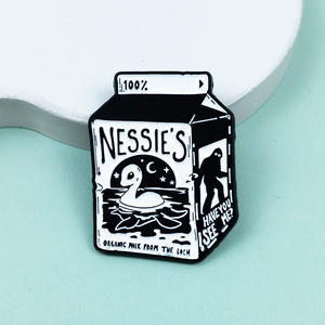 Broche de Cartón de Leche Dibujado a Mano en Blanco y Negro con Lindo Patrón de Monstruo Acuático de Dibujos Animados, Insignia de Aleación, Accesorio de Ropa, En Stock - Product Image 3
