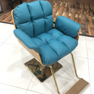 Silla de peluquero reclinable vintage moderna con asiento de cuero y Marco de metal con base de madera para corte de pelo de salón y sala de estar - Product Image 5