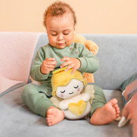 V216 Jouet ange en peluche de haute qualité avec ailes blanches et tenant un cœur Poupées ange volant en peluche douce pour cadeau de baptême