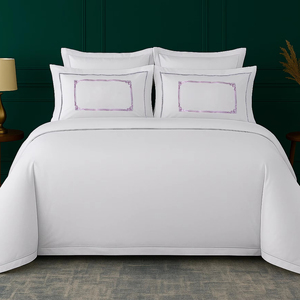 Housse de coussin à cadre motif lavande, élégante housse de coussin florale violette, tissu doux et respirant, design botanique encadré classique - Product Image 1