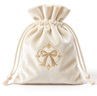 Pochette à bijoux en velours doux en gros, sac en velours à cordon avec logo personnalisé pour bagues, colliers, boucles d'oreilles, emballage cadeau et rangement de bijoux