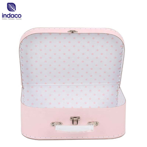 Boîte d'emballage en carton en forme de valise pour jouets, valise en carton avec poignée, vente en gros - Product Image 1