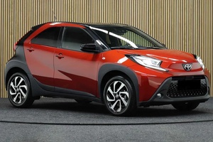 Coche usado FAIRLY 2025 ToyotaA <span class=keywords><strong>Aygo</strong></span> X <span class=keywords><strong>Style</strong></span> 1,0 SUV listo para su uso, sin accidentes listo para enviar a todo el mundo - Product Image 4