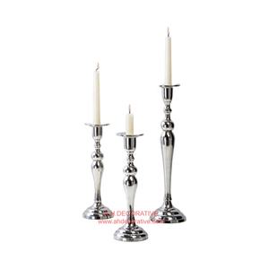 Ensemble de 3 bougeoirs en aluminium nickelé argenté et brillant pour décoration de jardin et d'église de Noël - Product Image 1