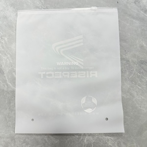 Sac en plastique givré personnalisé avec fermeture éclair pour accessoires vestimentaires, chaussures, t-shirts, vêtements de sport, emballage, étiquette en papier - Product Image 3