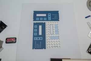 Feuille d'autocollant adhésif acrylique en polycarbonate forme découpée personnalisée sensible à la chaleur pour étiquettes de caméra d'ordinateur - Product Image 4