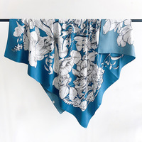 Nouveau style populaire, foulard carré en soie personnalisé 130*130, motif léopard floral, bandana, foulard de tête, accessoire de mode pour le cou et les cheveux pour femme