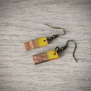 Pendientes Elegantes de Resina y Madera, Joyería Ecológica, Duradera y de Diseño Moderno para Uso Diario y Ocasiones Especiales - Product Image 5