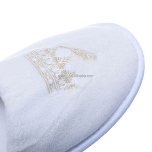 Pantoufles d'hôtel jetables en <span class=keywords><strong>velours</strong></span> blanc avec Logo cosmtomisé <span class=keywords><strong>chinois</strong></span> brodé pour hommes - Product Image 5
