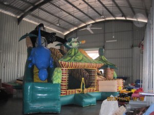 บ้านลมเป่าลมรูปกอริลลาพร้อมสไลเดอร์ ผลิตจาก PVC เป็นมิตรกับสิ่งแวดล้อม รับน้ำหนักได้ 500 กก. สำหรับเด็ก ใช้ในสวนสนุกในเมืองหรือเชิงพาณิชย์ - Product Image 2