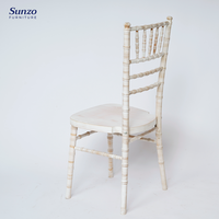 Chaise Chiavari Sunzo en bois massif empilable pour salle à manger, salon moderne, villa, mariage, usage commercial, extérieur, appartement